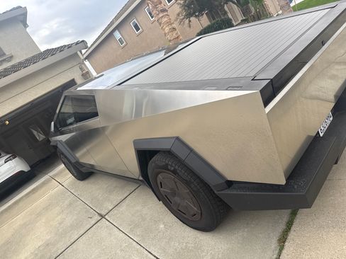 Used 2025 Tesla Cybertruck AWD Crew Cab image 5