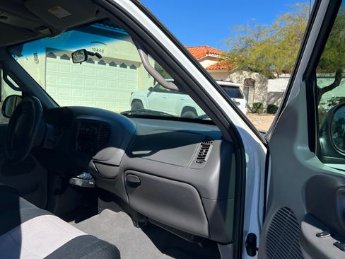 Used 2001 Ford F150 4x4 SuperCrew image 8