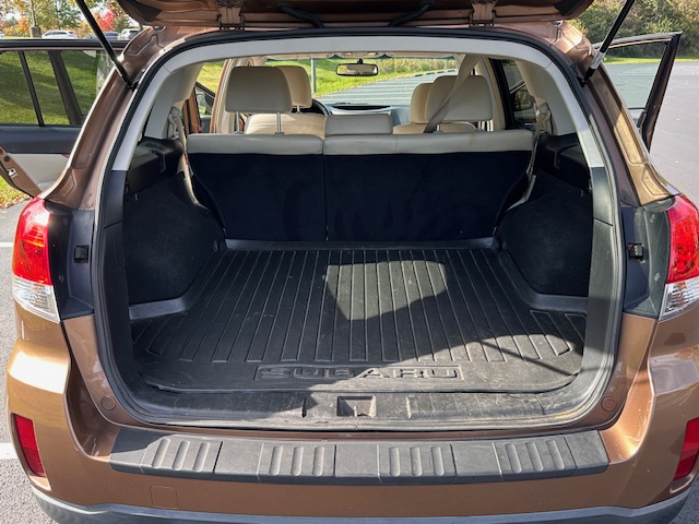 Used 2012 Subaru Outback 2.5i Limited w/ Moonroof Pkg AWD/4WD image 18