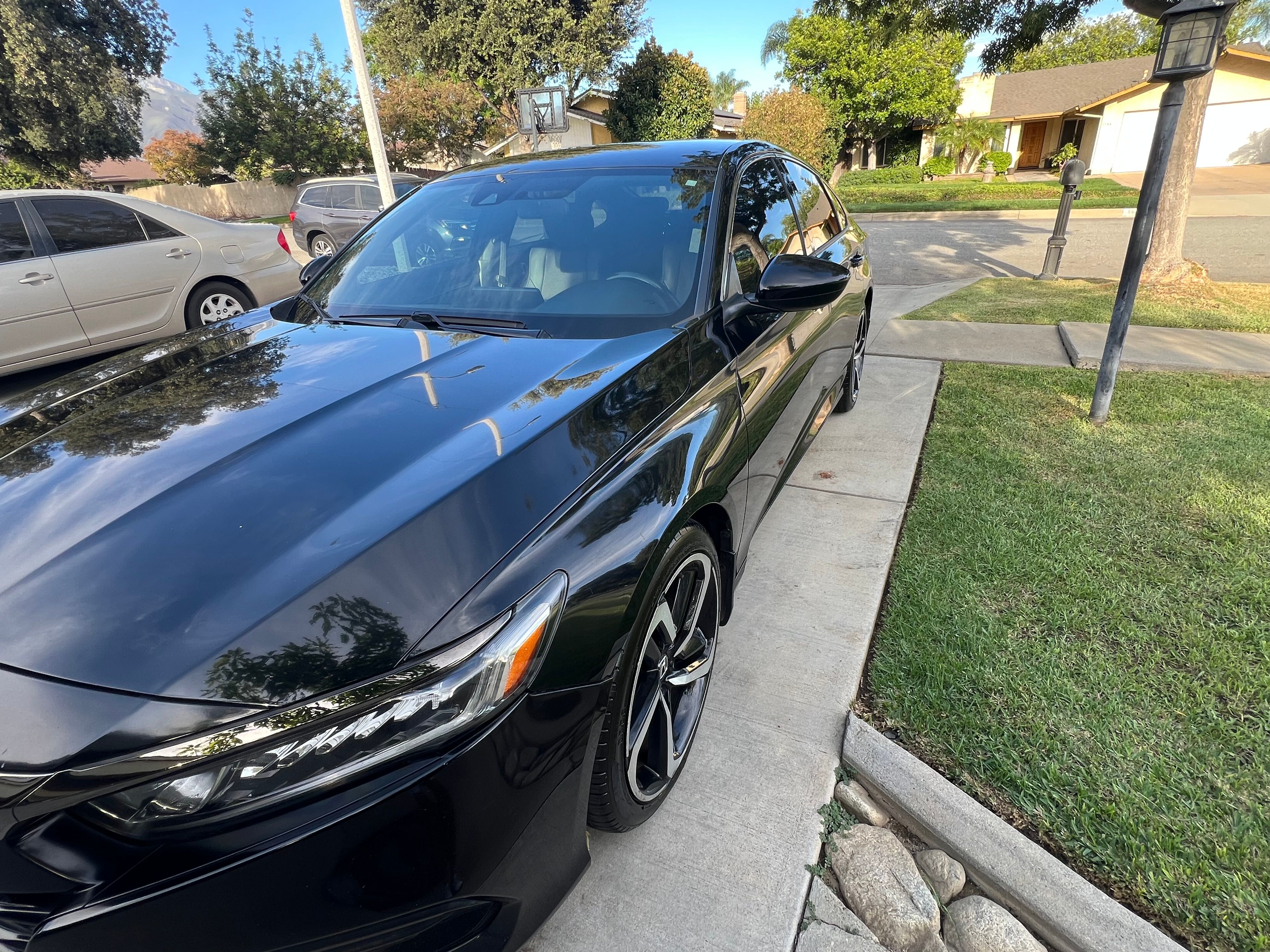 Used 2018 Honda Accord Sport image 2