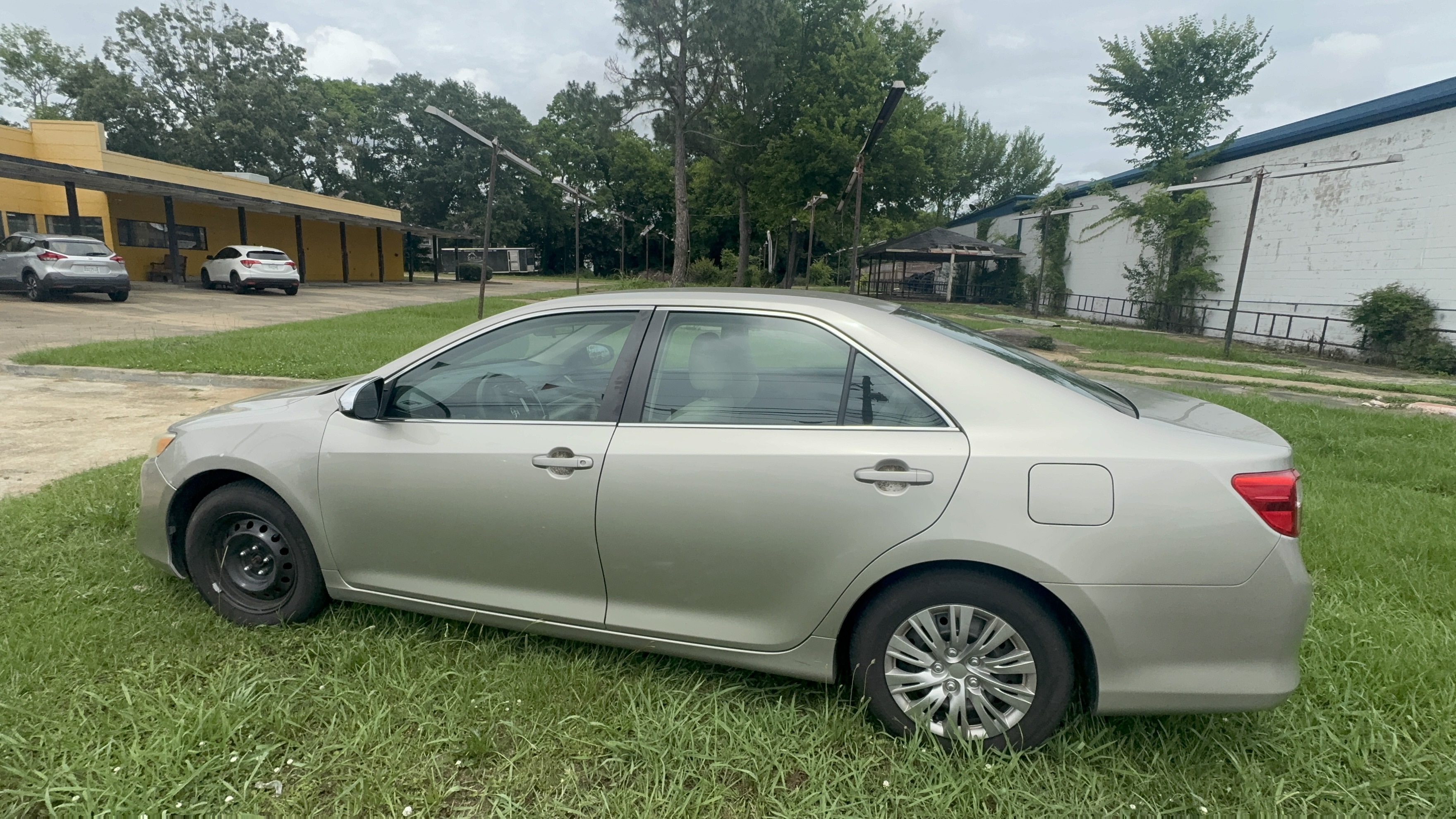 Used 2014 Toyota Camry FWD image 6