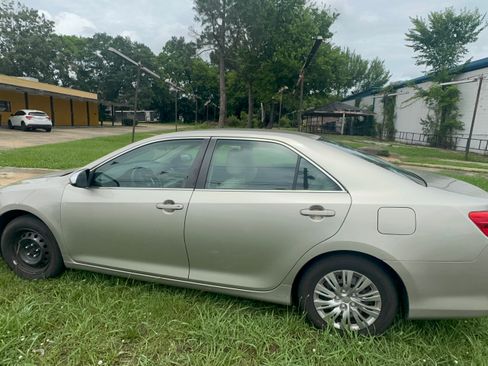 Used 2014 Toyota Camry FWD image 6
