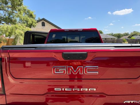 Used 2025 GMC Sierra 1500 AT4 w/ AT4 Premium Package AWD/4WD image 9