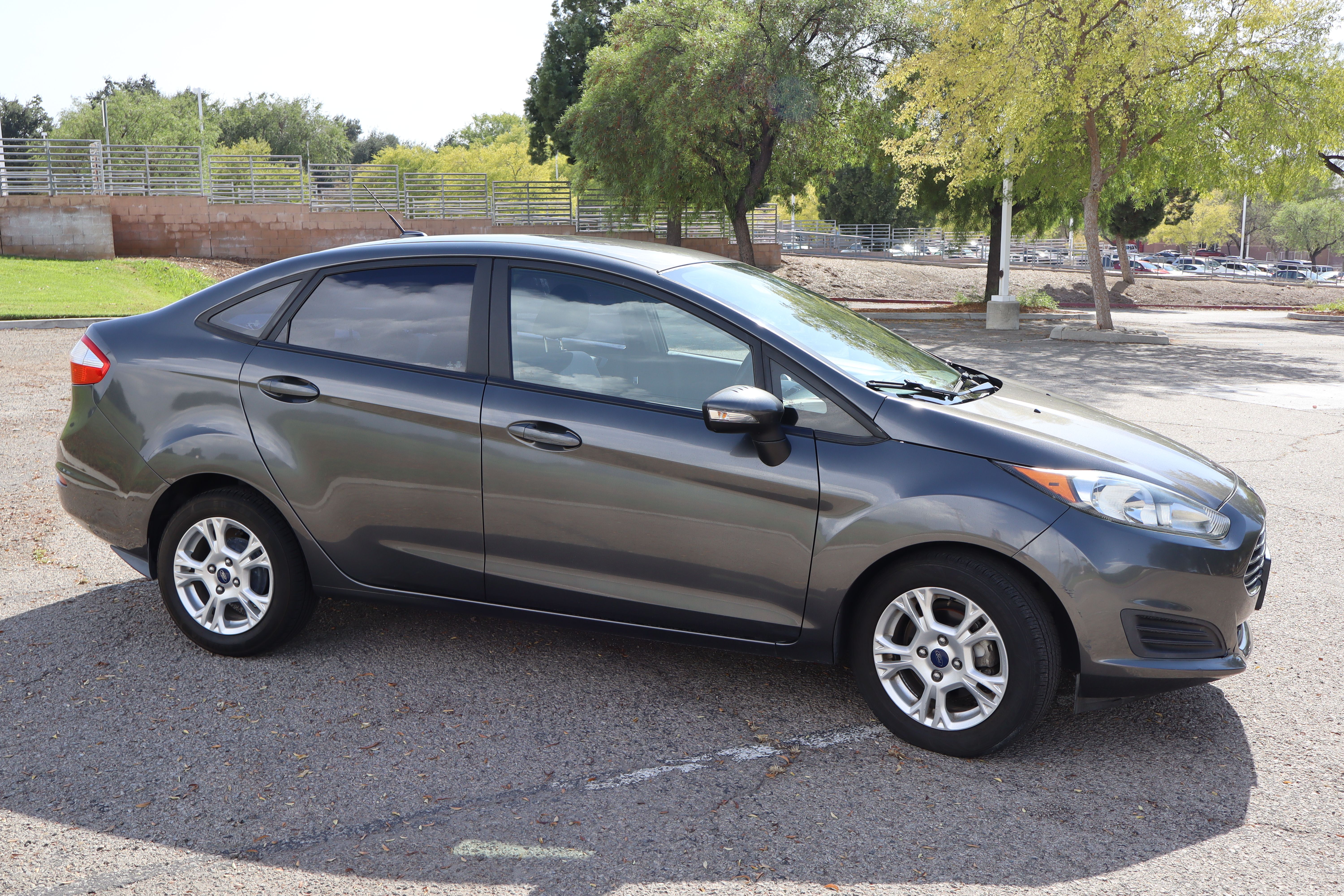 Used 2015 Ford Fiesta SE FWD image 6