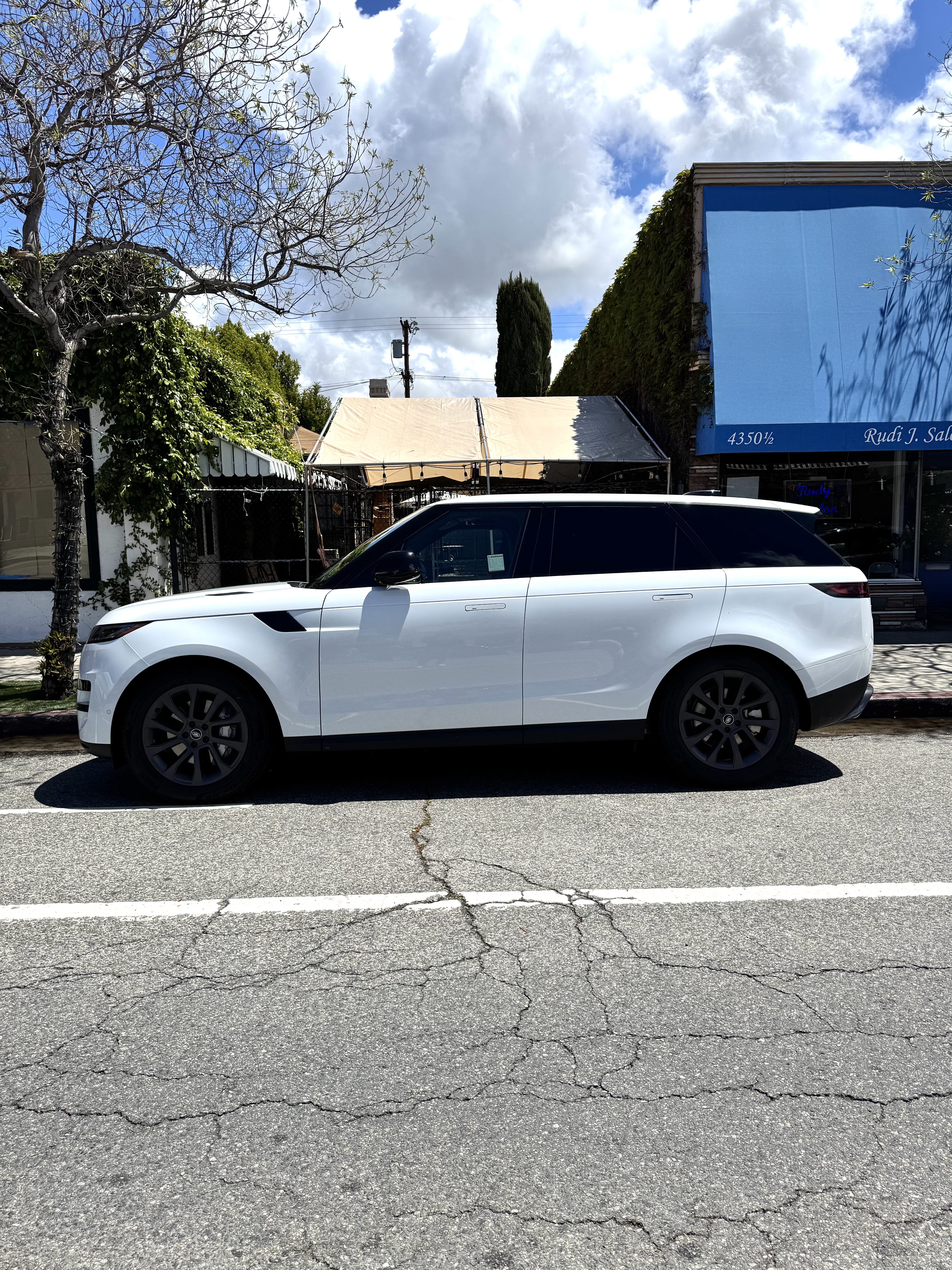Used 2025 Land Rover Range Rover Sport SE AWD/4WD image 1
