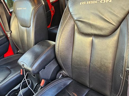 Used 2015 Jeep Wrangler Unlimited Rubicon image 17