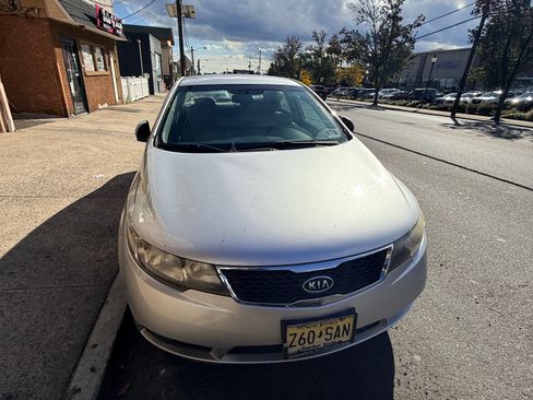Used 2013 Kia Forte EX image 2