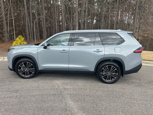 Used 2025 Toyota Grand Highlander AWD Hybrid image 2