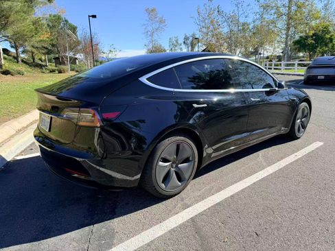 Used 2019 Tesla Model 3 Standard Range Plus image 2