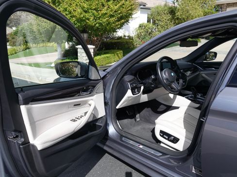 Used 2017 BMW 540i xDrive AWD/4WD image 12