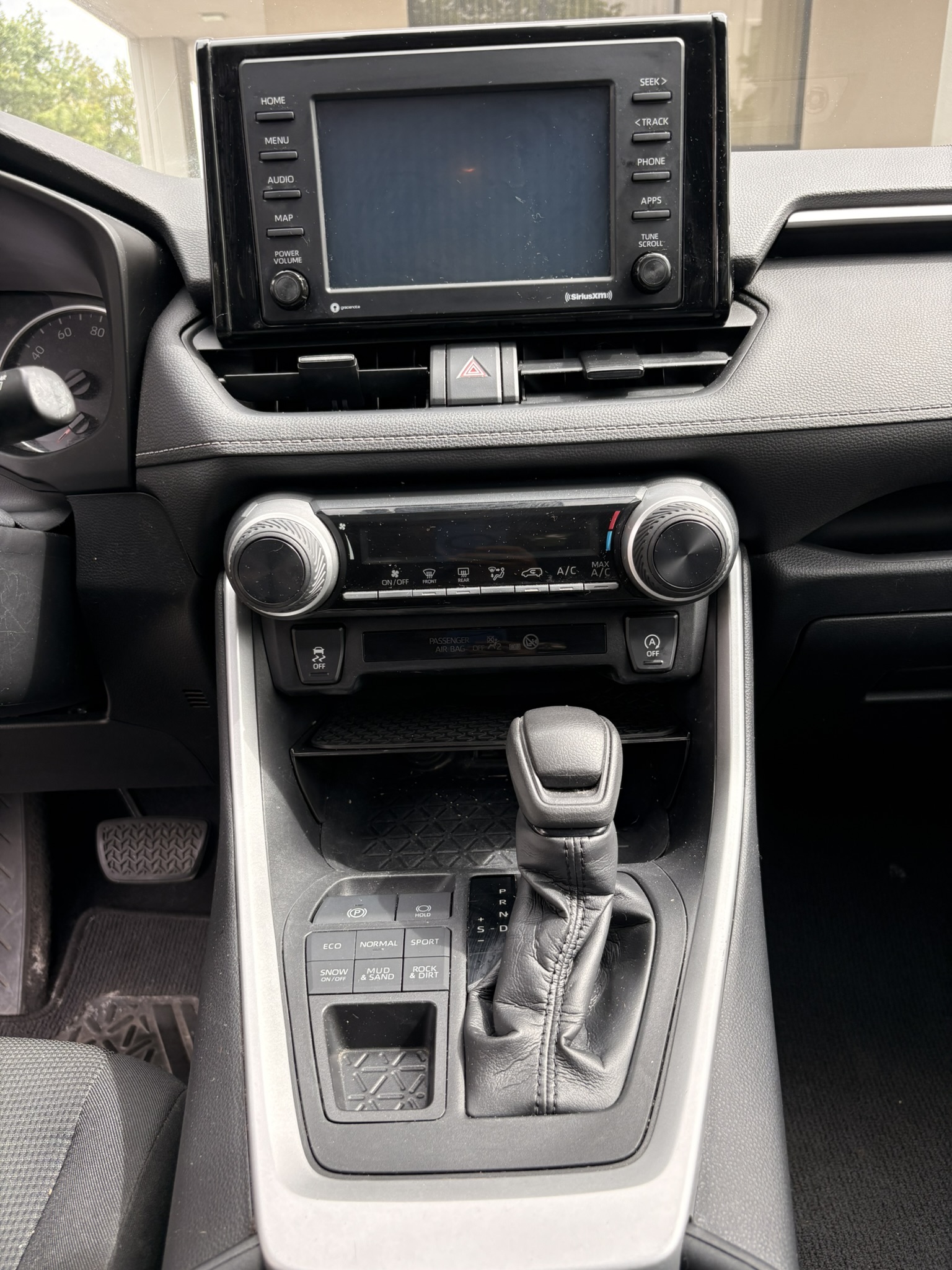 Used 2021 Toyota RAV4 LE w/ Carpet Mat Package (TMS) AWD/4WD image 13