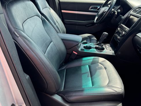 Used 2016 Ford Explorer XLT w/ Equipment Group 202A image 21