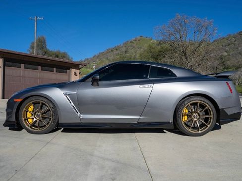Used 2024 Nissan GT-R T-Spec Coupe 2D w/ Floor Mat Package image 11