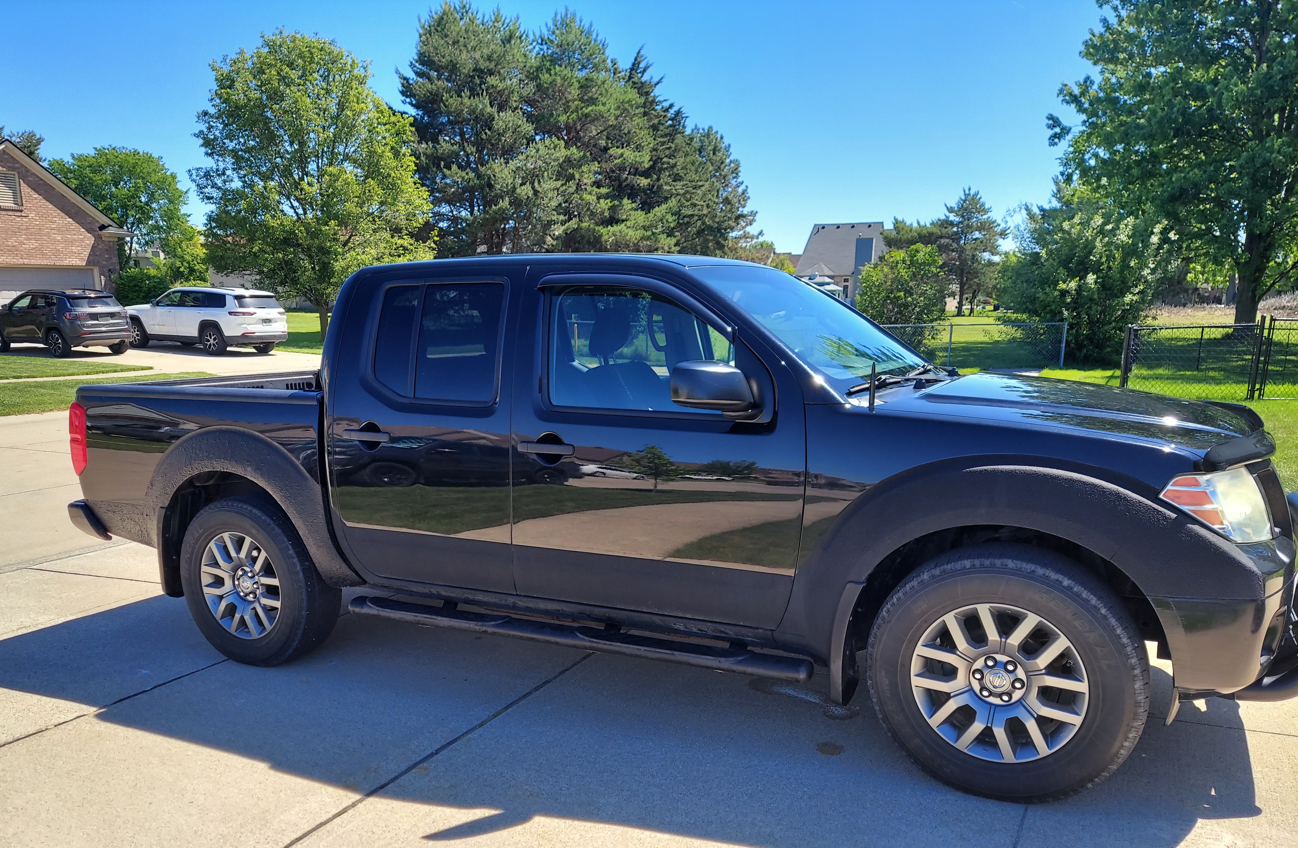 Used 2012 Nissan Frontier SV w/ Sport Appearance Pkg AWD/4WD image 8