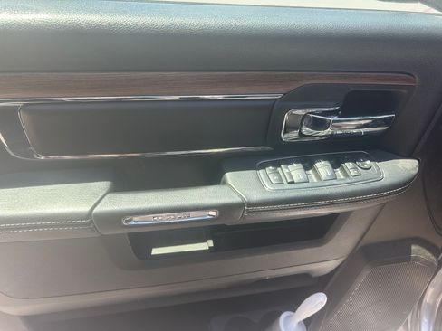 Used 2019 RAM 1500 Laramie AWD/4WD image 13