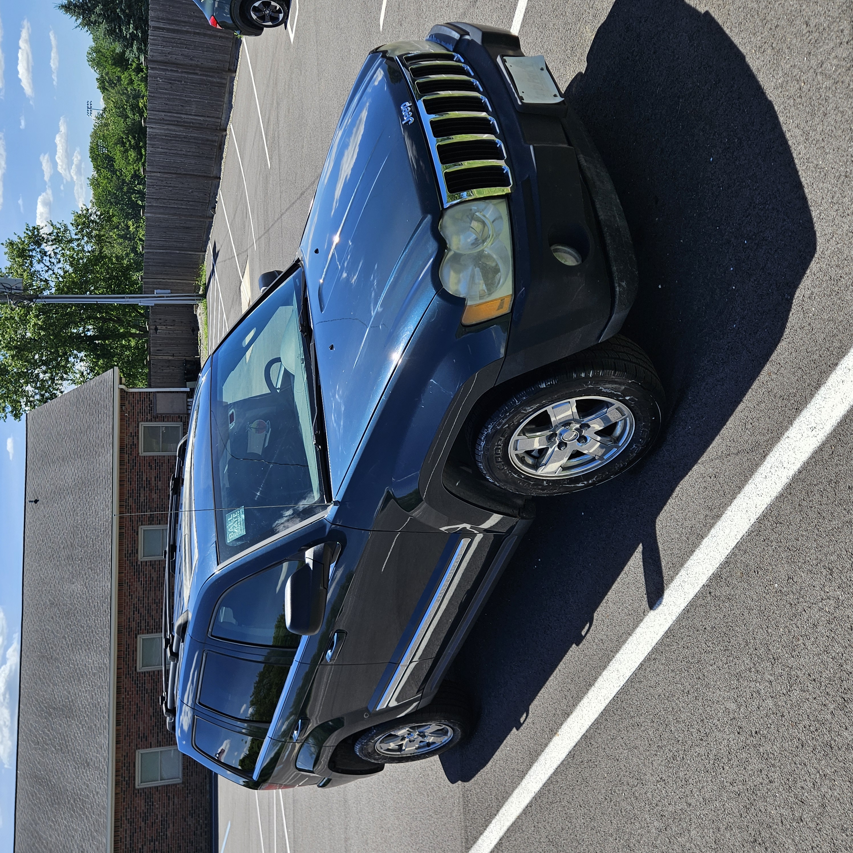 Used 2005 Jeep Grand Cherokee Limited AWD/4WD image 2