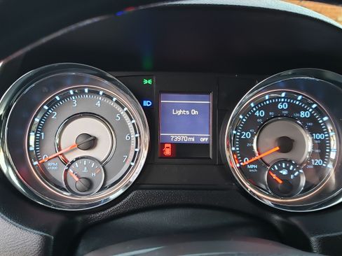 Used 2012 Chrysler Town & Country Limited w/ Luxury Group image 24