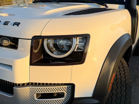 Used 2023 Land Rover Defender 110 S image 12