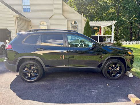 Used 2020 Jeep Cherokee Latitude Plus AWD/4WD image 4