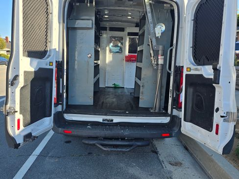 Used 2018 Ford Transit 250 130 Medium Roof image 10