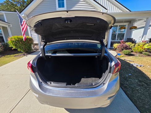 Used 2016 MAZDA MAZDA3 i Sport w/ Preferred Equipment Package image 4