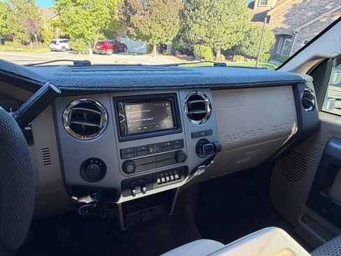 Used 2016 Ford F250 XLT w/ XLT Premium Package image 8