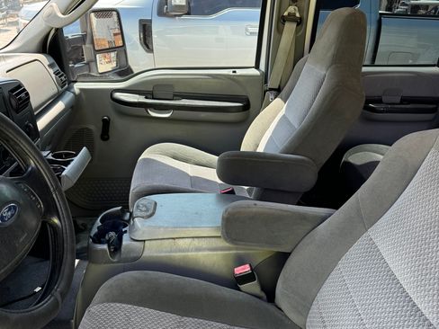 Used 2005 Ford F350 2WD Crew Cab DRW Super Duty image 5