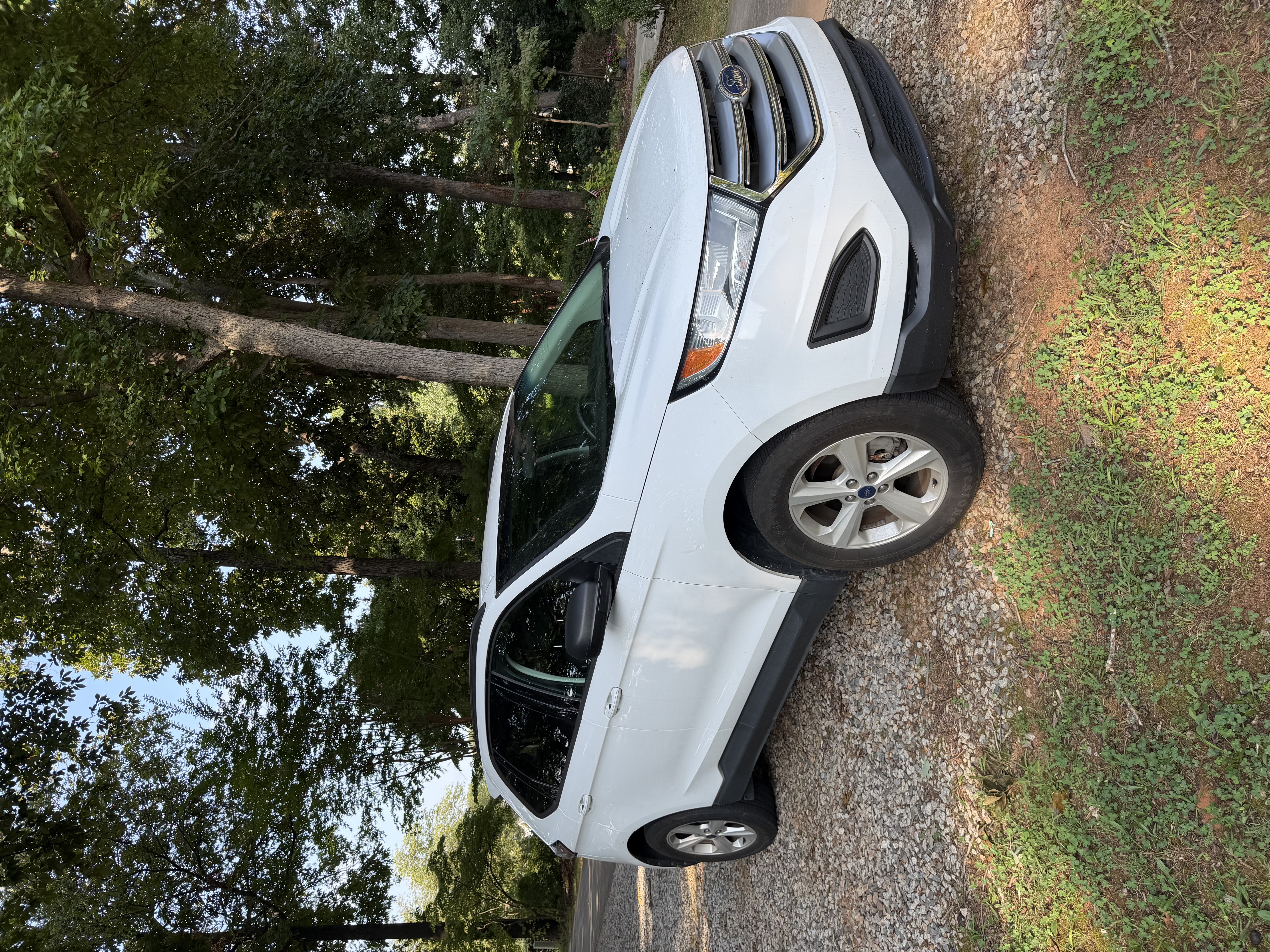 Used 2018 Ford Edge SE FWD image 1