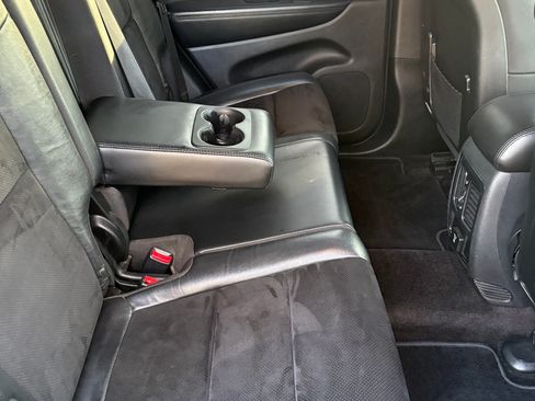 Used 2018 Jeep Grand Cherokee Altitude image 9