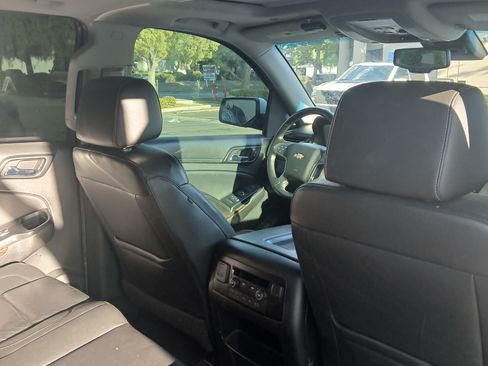 Used 2017 Chevrolet Suburban LT image 5