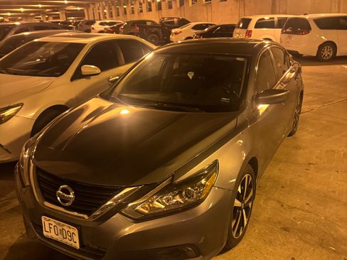 Used 2018 Nissan Altima 2.5 SR image 2