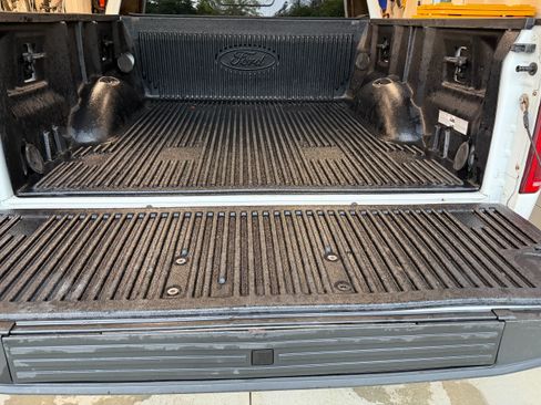 Used 2017 Ford F150 Lariat w/ Equipment Group 502A Luxury AWD/4WD image 9