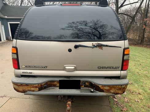 Used 2005 Chevrolet Suburban Z71 w/ Preferred Equipment Group image 8