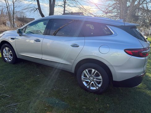 Used 2020 Buick Enclave Essence image 4