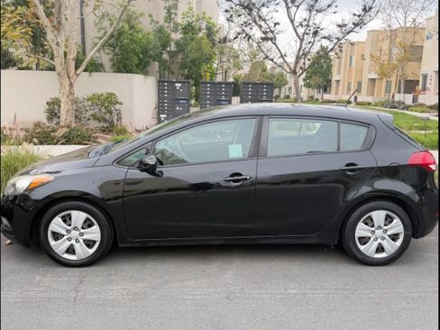 Used 2016 Kia Forte LX image 2