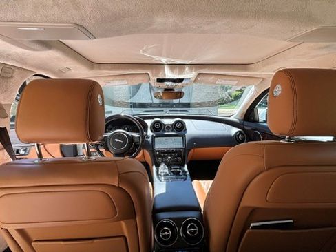 Used 2018 Jaguar XJ L Portfolio AWD/4WD image 9
