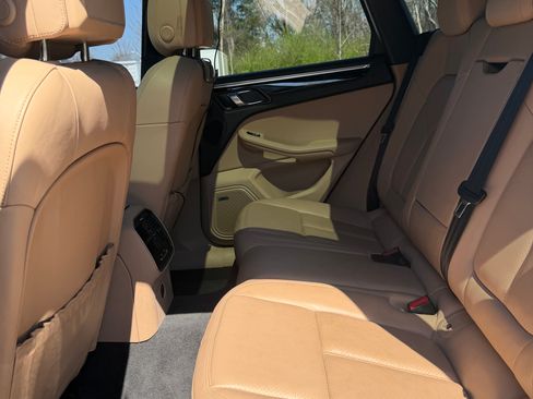 Used 2019 Porsche Macan Sport Edition image 12