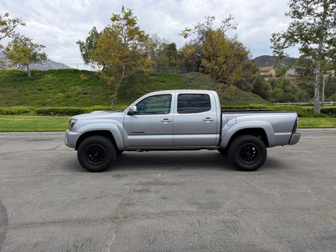 Used 2014 Toyota Tacoma PreRunner w/ TRD Sport Package RWD image 8