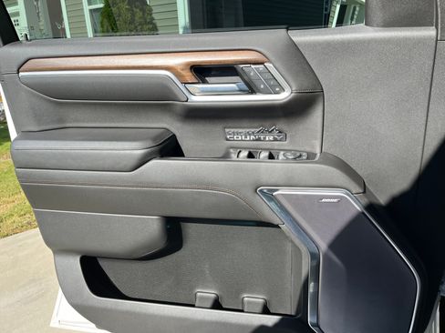 Used 2022 Chevrolet Silverado 1500 High Country w/ High Country Premium Package image 4