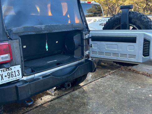 Used 2011 Jeep Wrangler Rubicon w/ PWR Convenience Group image 6