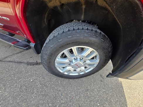 Used 2024 GMC Sierra 2500 SLT w/ SLT Premium Package image 18