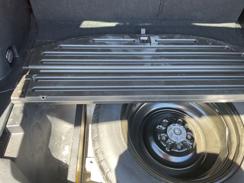 Used 2013 Toyota RAV4 Limited image 18