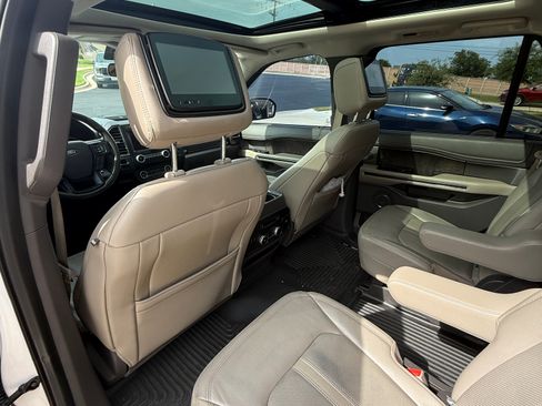 Used 2018 Ford Expedition Limited w/ Equipment Group 302A AWD/4WD image 14