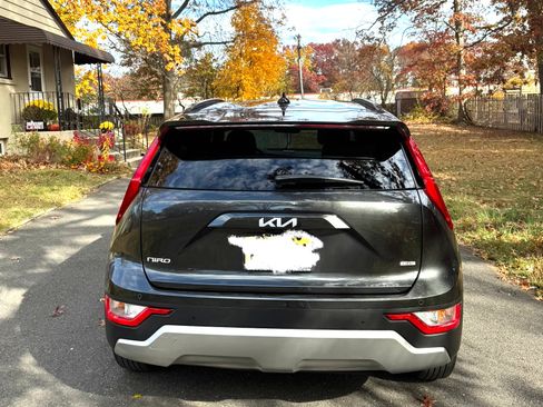 Used 2025 Kia Niro EX image 4