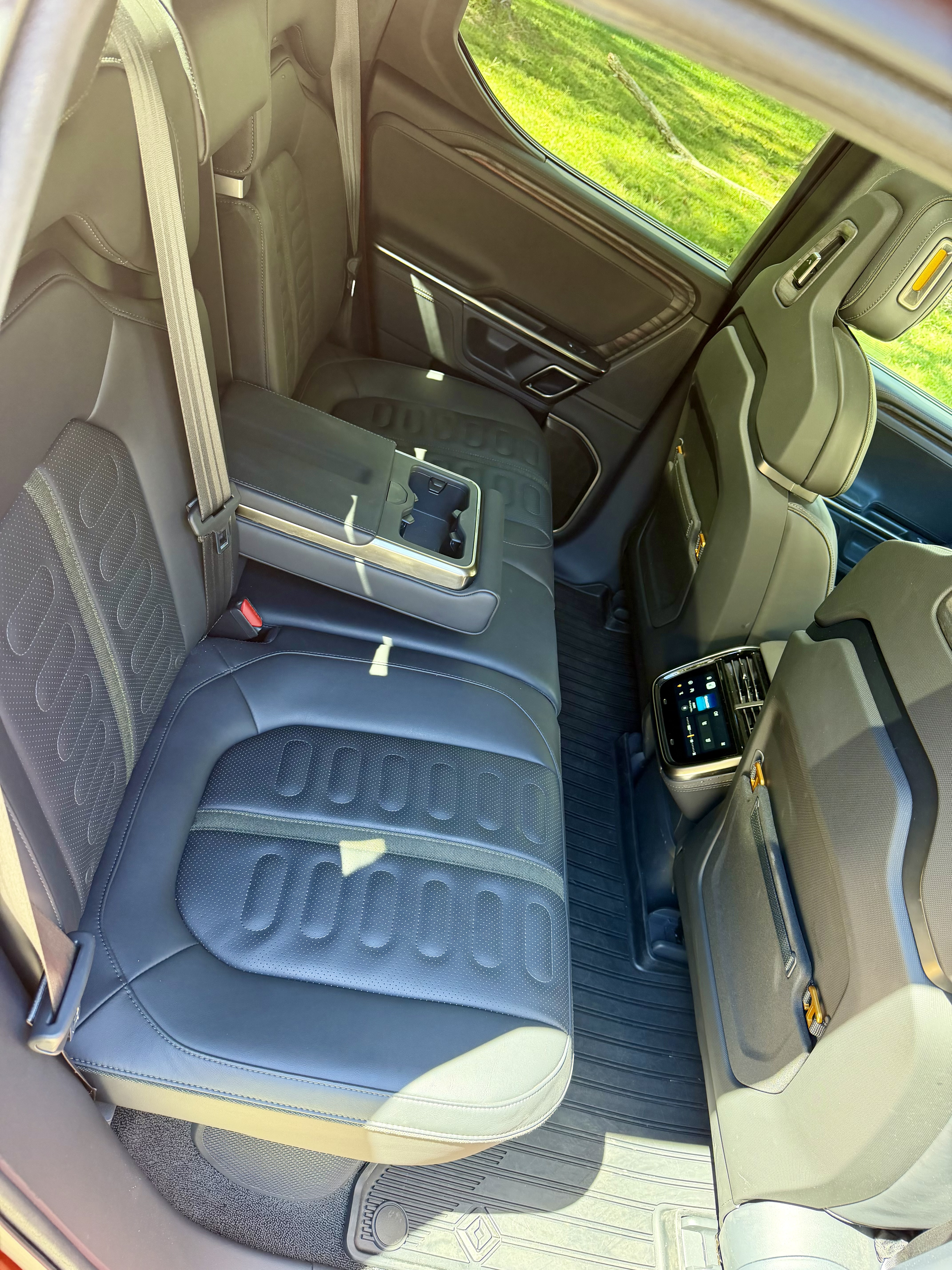 Used 2022 Rivian R1T Adventure AWD/4WD image 11
