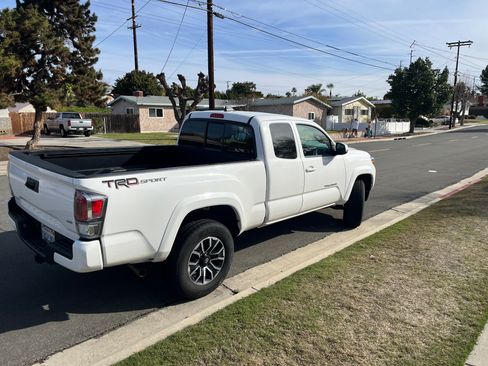 Used 2022 Toyota Tacoma TRD Sport image 10