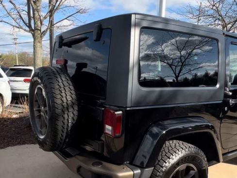 Used 2017 Jeep Wrangler Sahara image 14