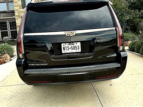 Used 2019 Cadillac Escalade ESV Luxury RWD image 5
