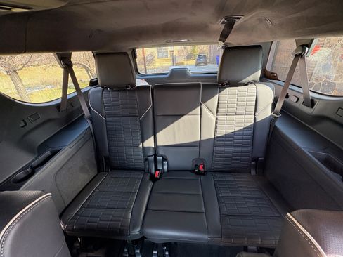 Used 2022 Cadillac Escalade ESV Premium Luxury Platinum image 21