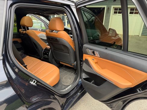 Used 2019 BMW X5 xDrive40i w/ M Sport Package AWD/4WD image 13
